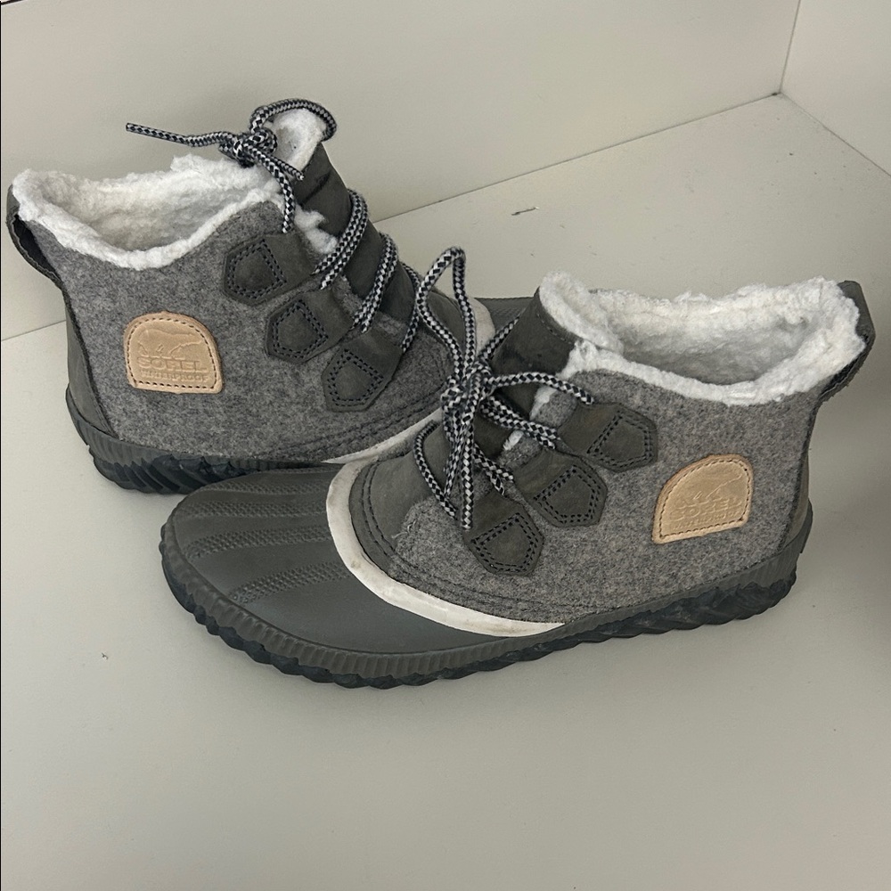 Sorel Snow Boots - Picture 2 of 7